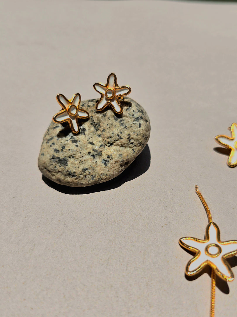 Lw Aretes Madalina blanco - Tres con detalles de fabricación