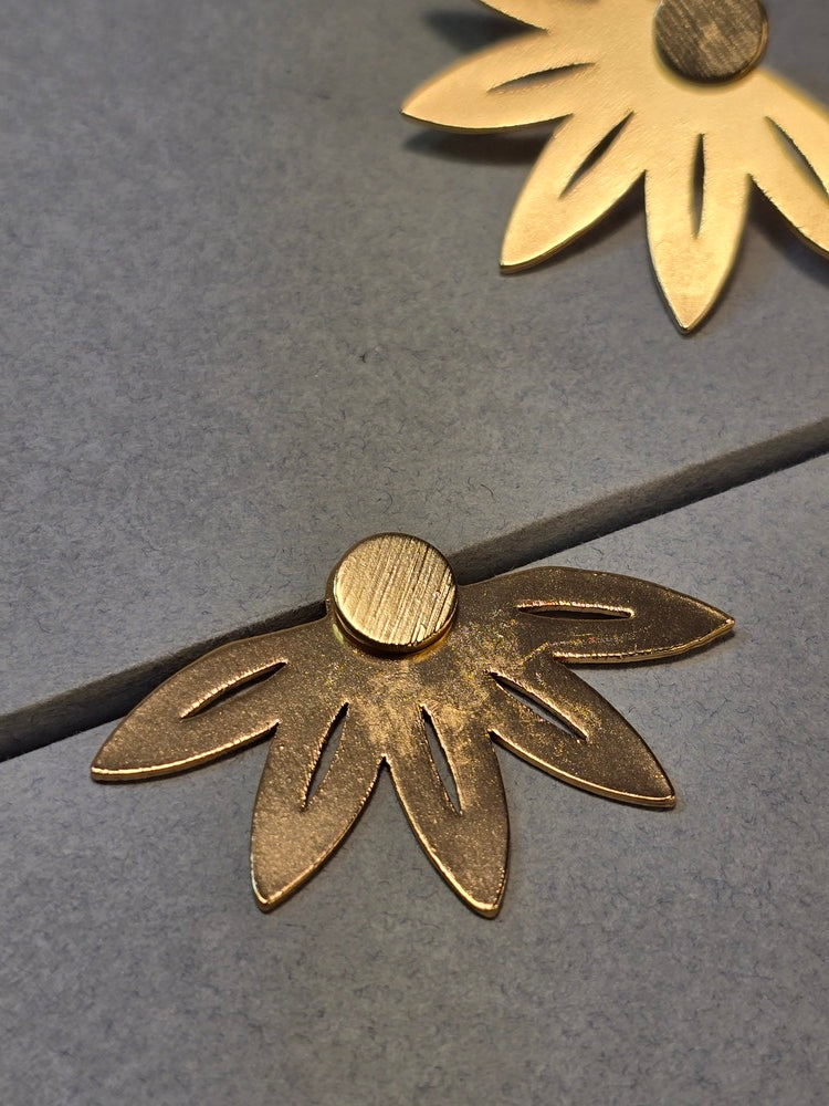Tg Aretes Clusia Multiflora K con detalles de fabricación.