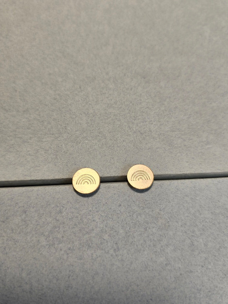 Kd Aretes Dainaili - Dueño del sueño A con detalles de fabricación.