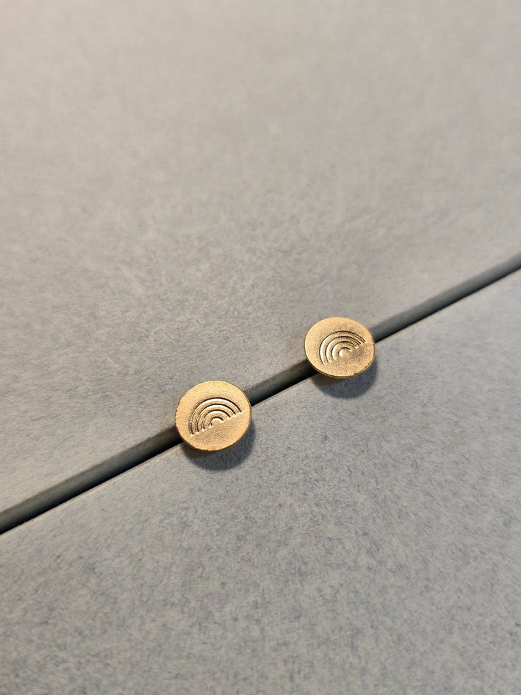 Kd Aretes Dainaili - Dueño del sueño A con detalles de fabricación.