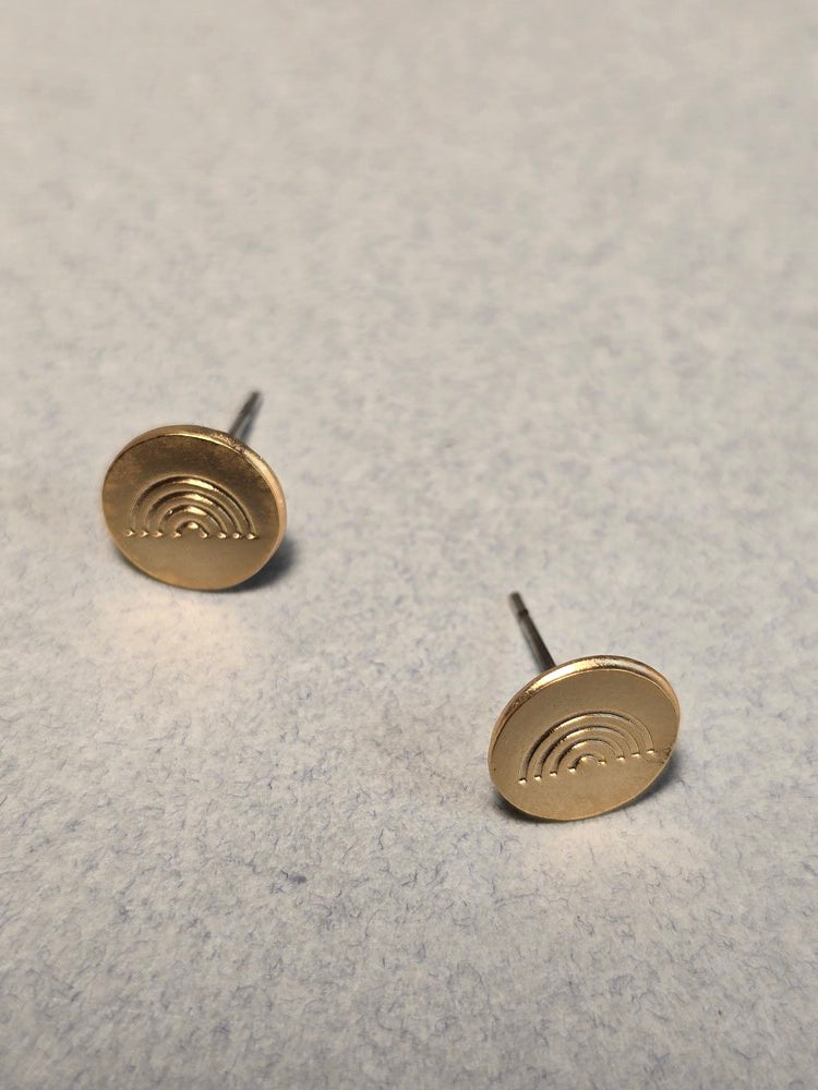 Kd Aretes Dainaili - Dueño del sueño A con detalles de fabricación.