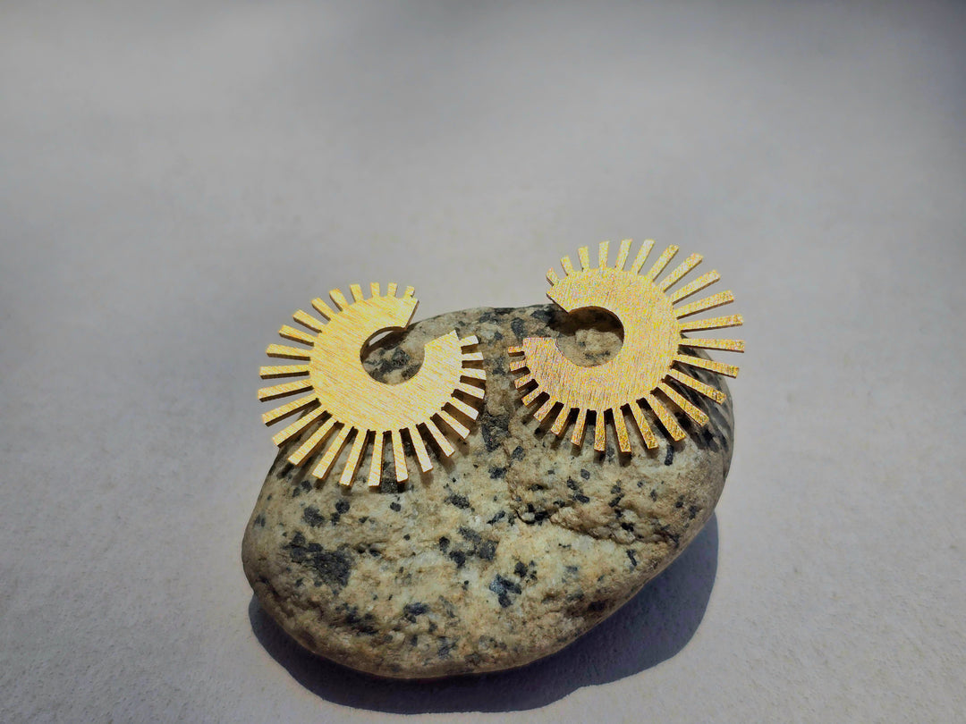 Kd Aretes Marweno / El dios del rayo A con detalles de fabricación.
