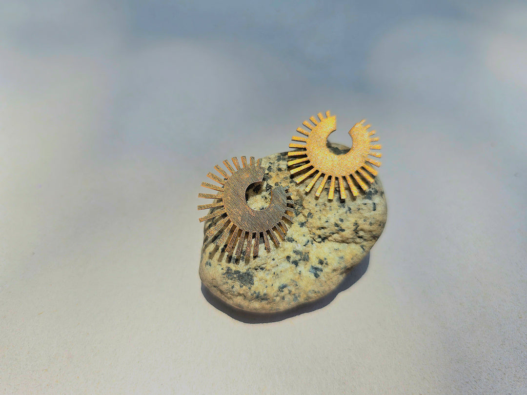 Kd Aretes Marweno / El dios del rayo C con detalles de fabricación.