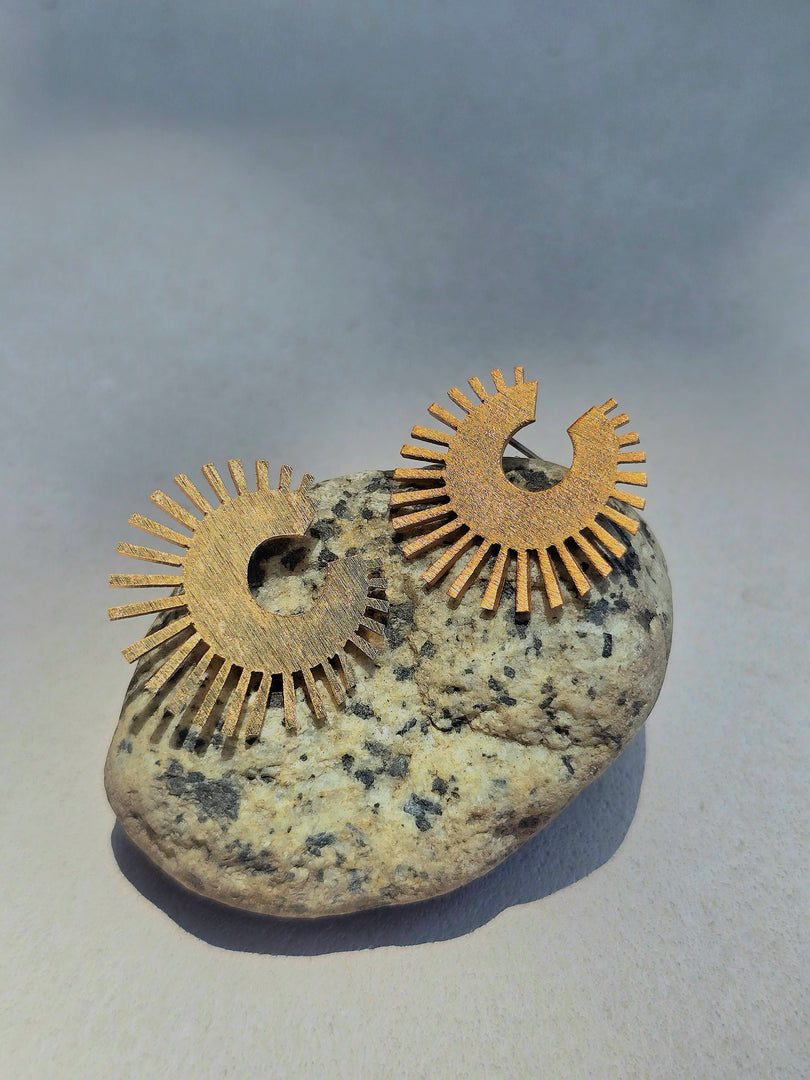 Kd Aretes Marweno / El dios del rayo C con detalles de fabricación.