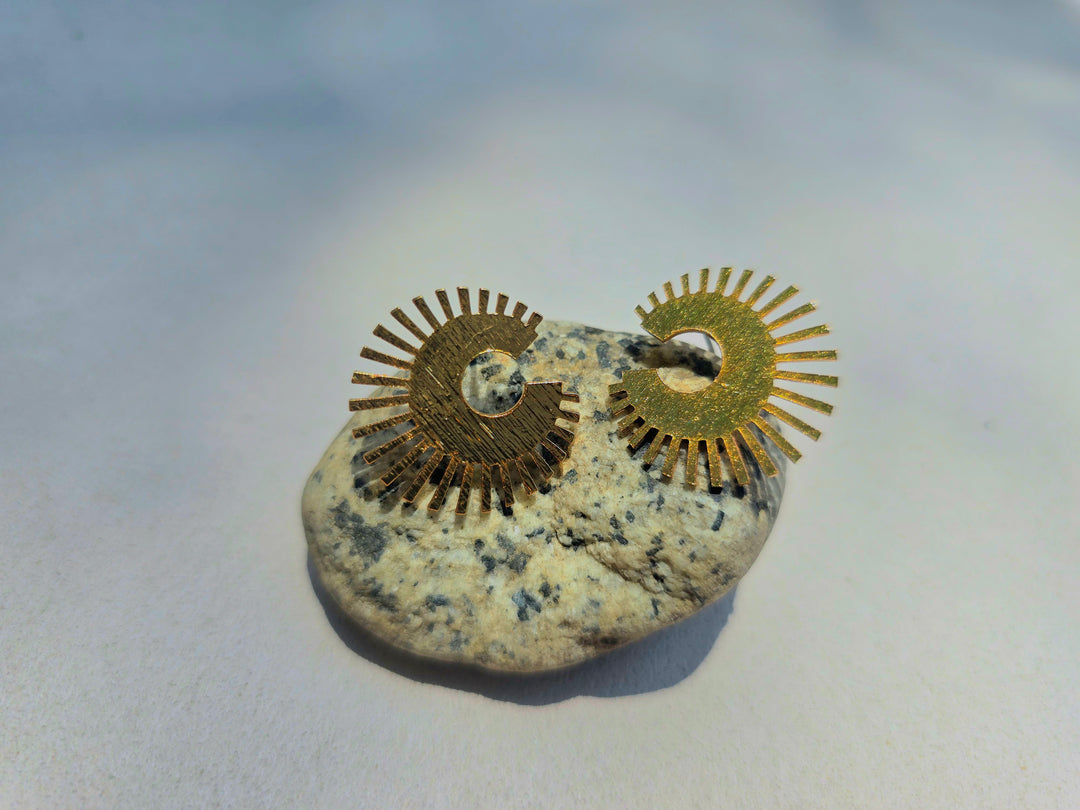 Kd Aretes Marweno / El dios del rayo D con detalles de fabricación.
