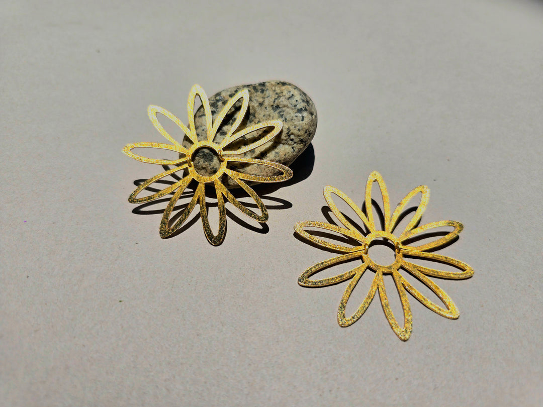 Gy Aretes Pasion Salvaje A con detalles de fabricación.