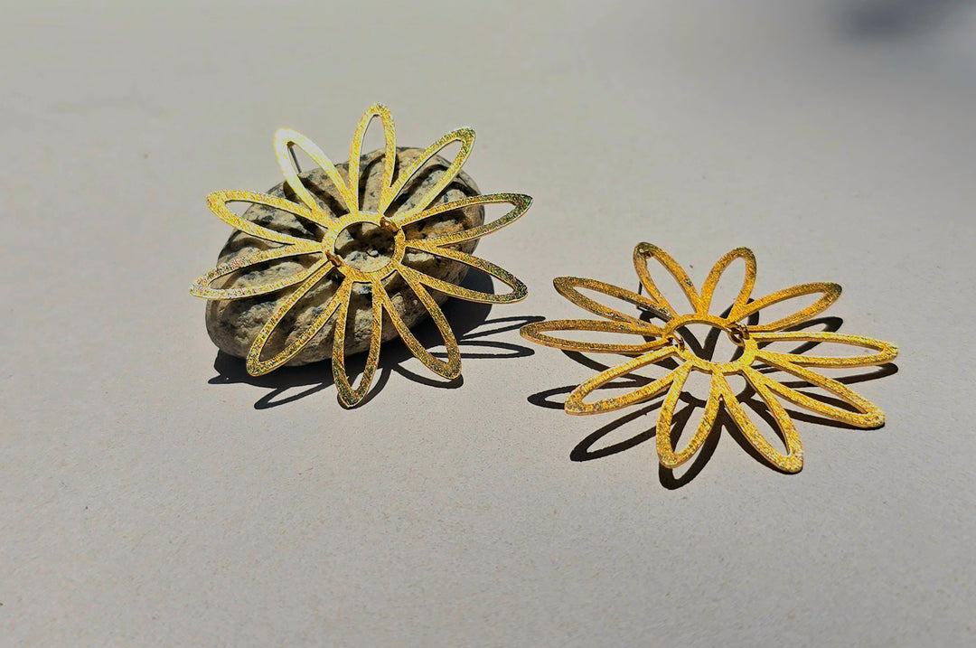 Gy Aretes Pasion Salvaje B con detalles de fabricación.