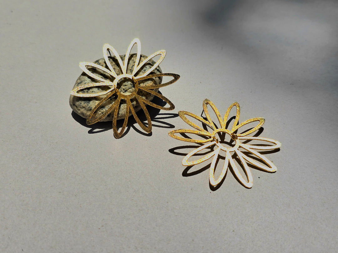 Gy Aretes Pasion Salvaje B con detalles de fabricación.