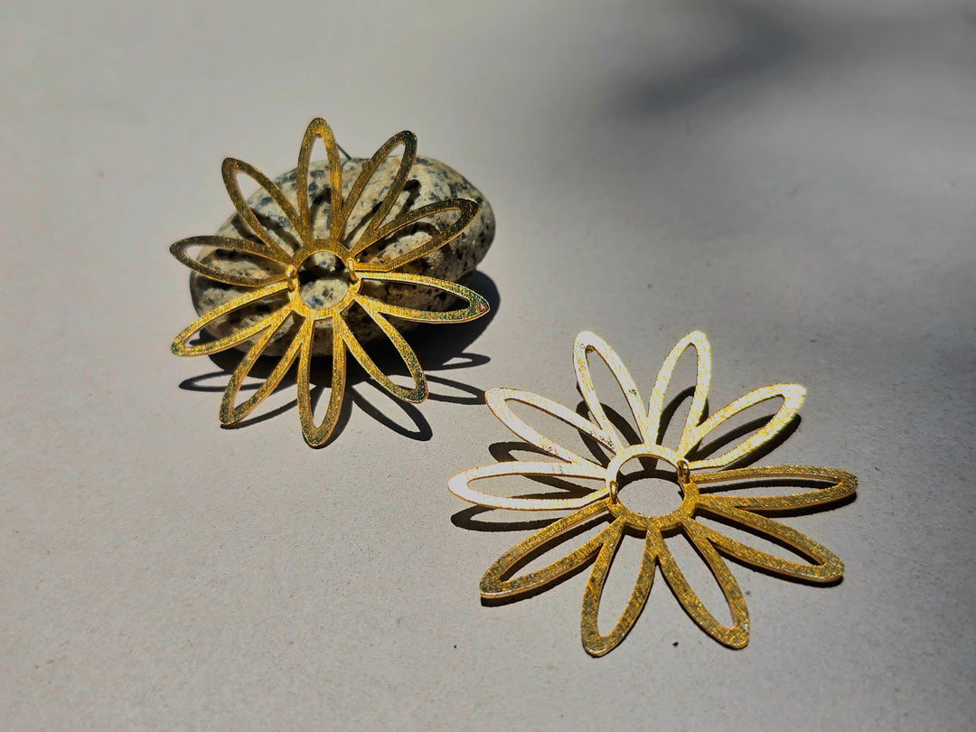 Gy Aretes Pasion Salvaje B con detalles de fabricación.