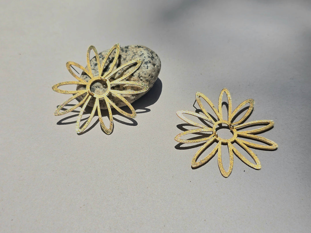 Gy Aretes Pasion Salvaje B con detalles de fabricación.