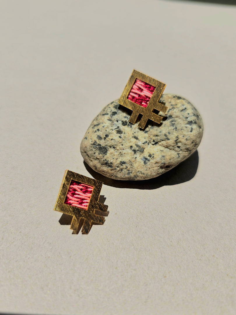 Tp Aretes Tarapi / Mojarra con detalles de fabricación.