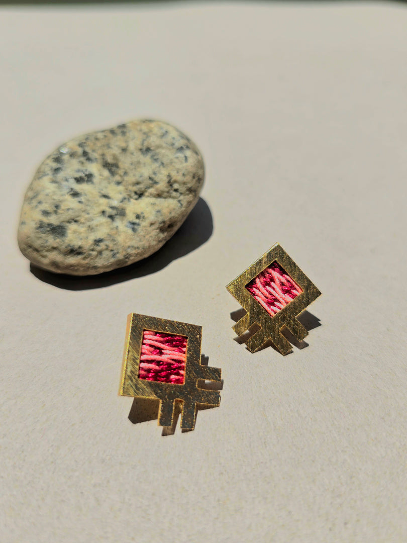 Tp Aretes Tarapi / Mojarra con detalles de fabricación.