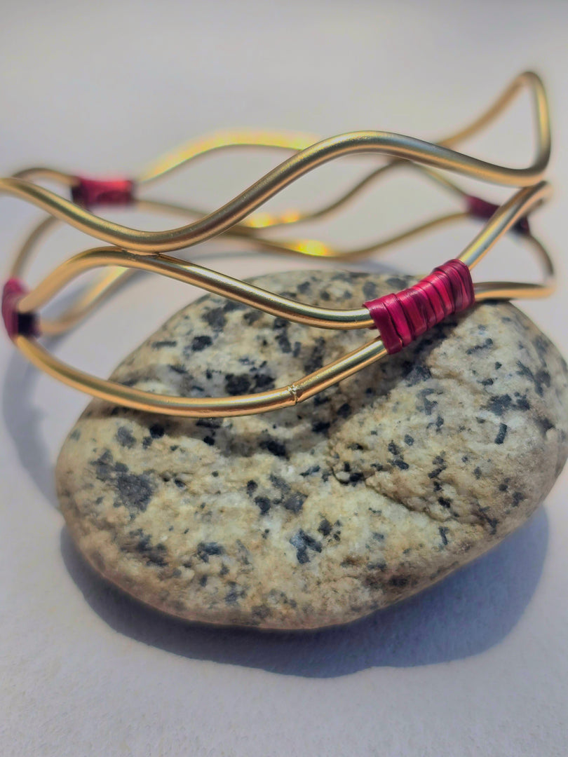 Up Brazalete Estrella Fluvial con detalles de fabricación.