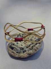 Up Brazalete Estrella Fluvial con detalles de fabricación.