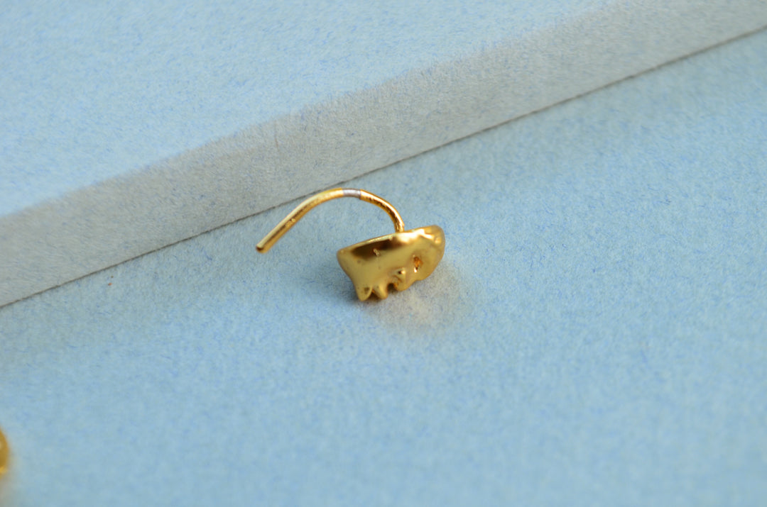 Aretes Uchulla  Pequeño E Asombro Masculino con detalles de de fabricación.