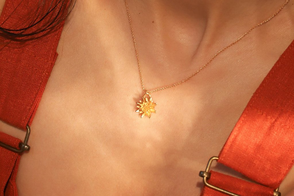 necklace flor indigena guiania bachue -